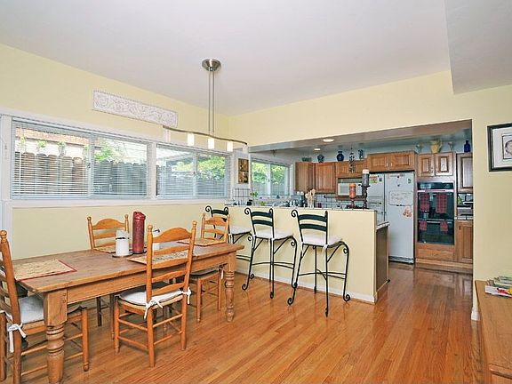 3rd image of 1004 Pier Ave