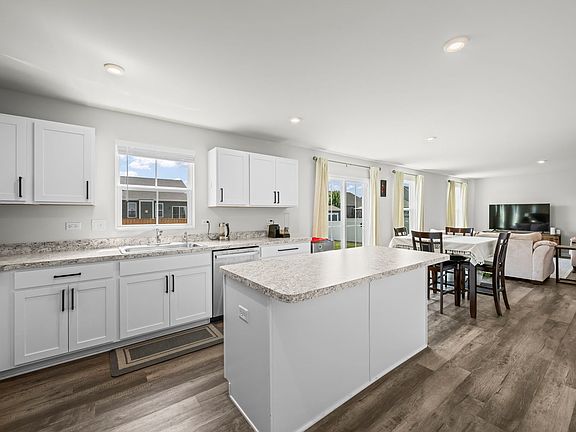 5th image of 511 Larkspur Ln