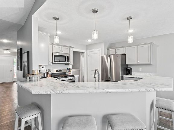 4th image of 1604 Cobble Hills Dr