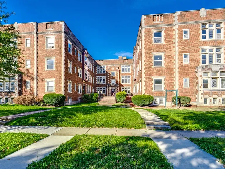 2840 S Moreland Blvd #3 — Photo 2