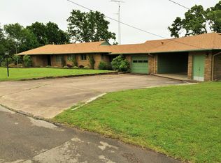610 Lookout Dr, Henryetta, OK 74437