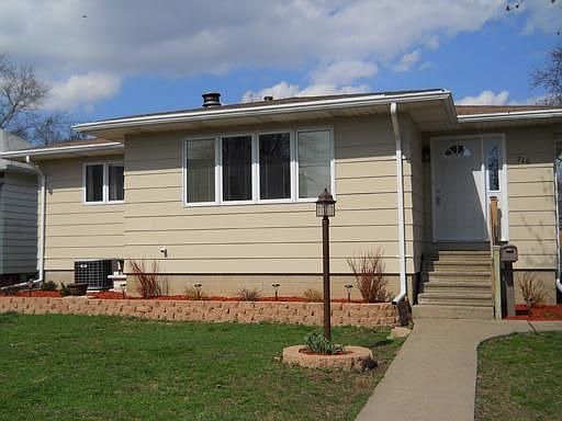 1st image of 710 E Elm St