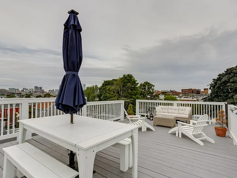 214 W 7th St #2L — Photo 36