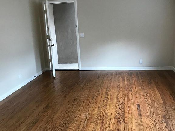 4th image of 446 Waverley St