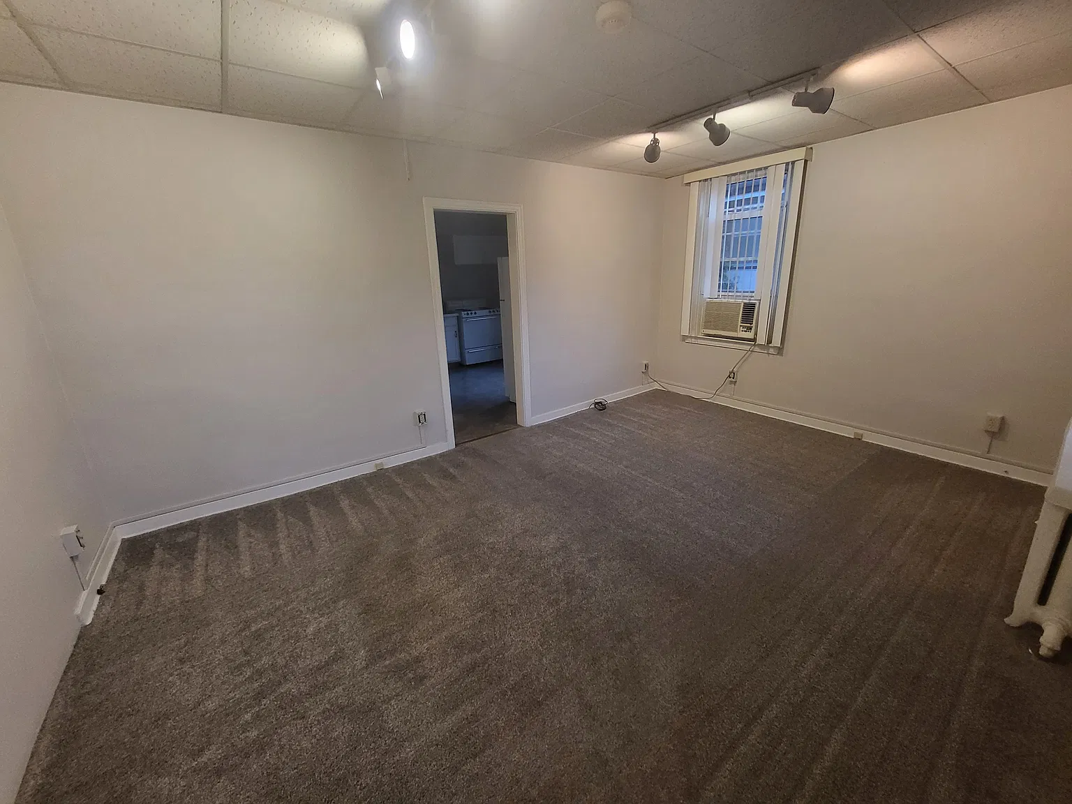 1 bed, 900 sqft, $825 — Photo 3