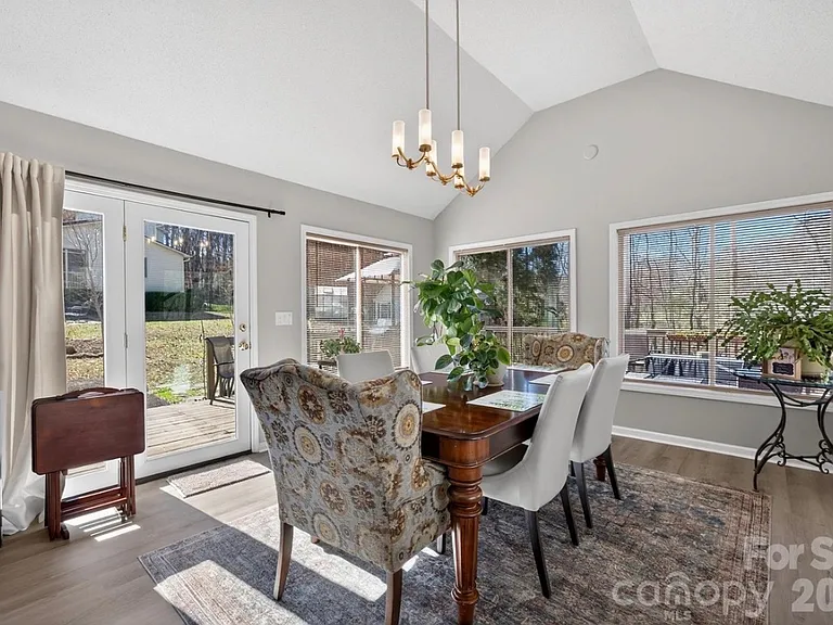 1665 Sherwood Ct — Photo 15
