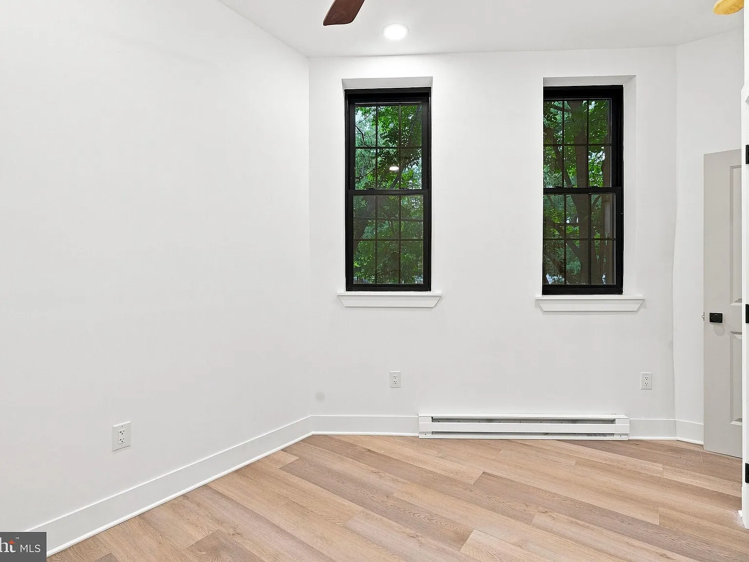 1 bed, 1.0 bath, 400 sqft, $1,050 — Photo 4