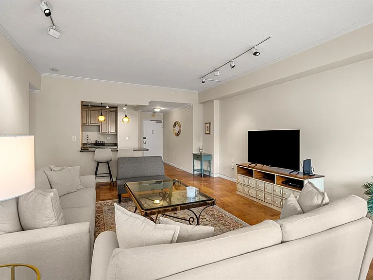 2 Hawthorne Pl #17M — Photo 3