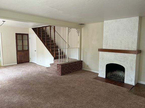 4th image of 1034 10th Ave