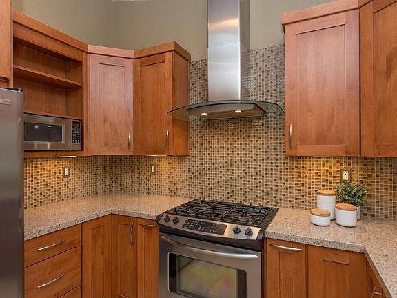 3rd image of 826 Stillson Dr