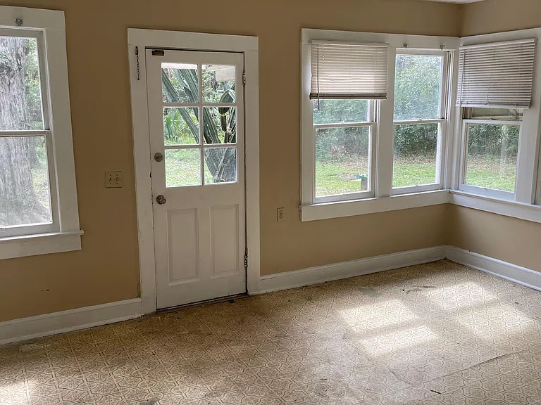 5114 Hollycrest Dr — Photo 1