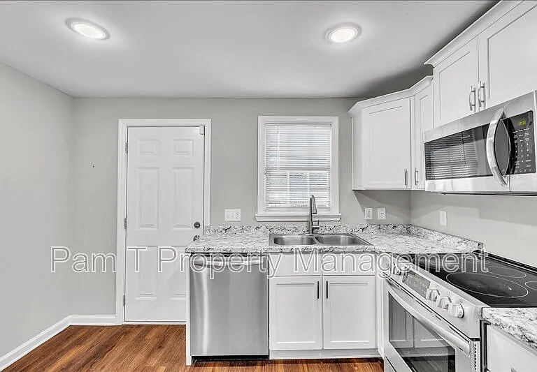 1024 W 39th St — Photo 15