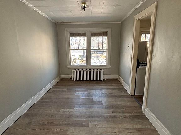 3rd image of 418 Oaklawn Ave