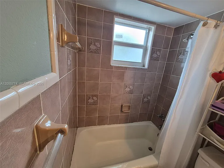 415 NE 2nd St #202 — Photo 5