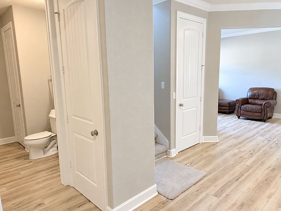 4th image of 30106 Kladruby Point