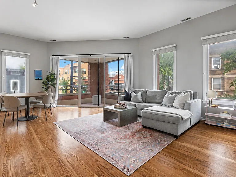 1955 N Leavitt St #2B — Photo 6