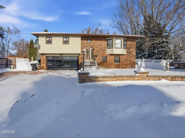126 Pembina Ct, Grand Forks, ND 58201