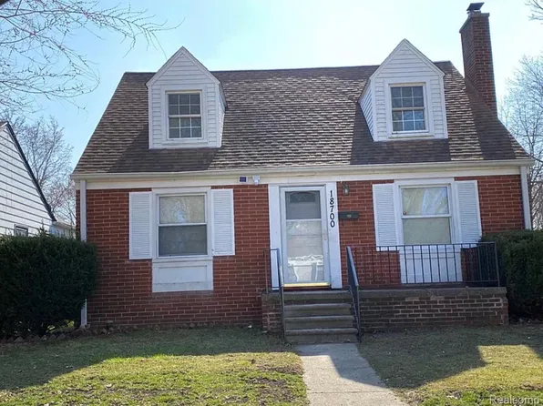 18700 Kingsville St E, Harper Woods, MI 48225