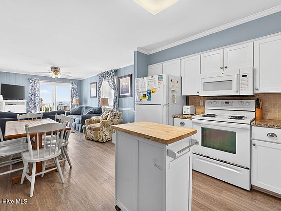 4th image of 305 W First Street #C2