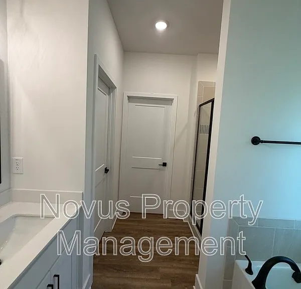 205 Laney Dr — Photo 17