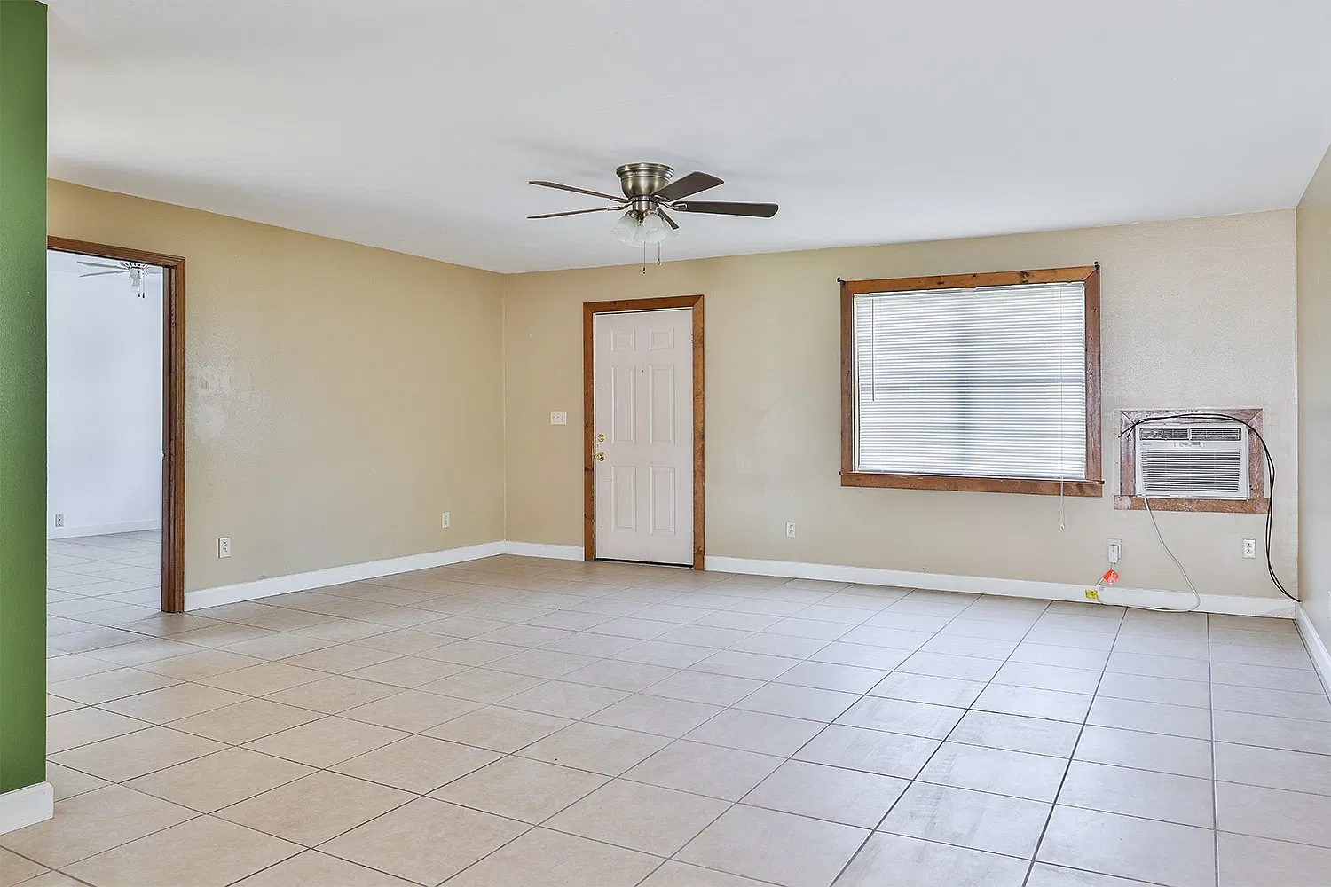2 Bd 1 Ba Duplex! — Photo 4