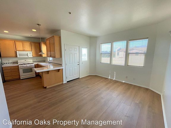 3rd image of 1073 N Ventura Ave #203