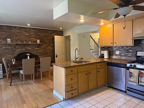 5th image of 449 Lawrence St