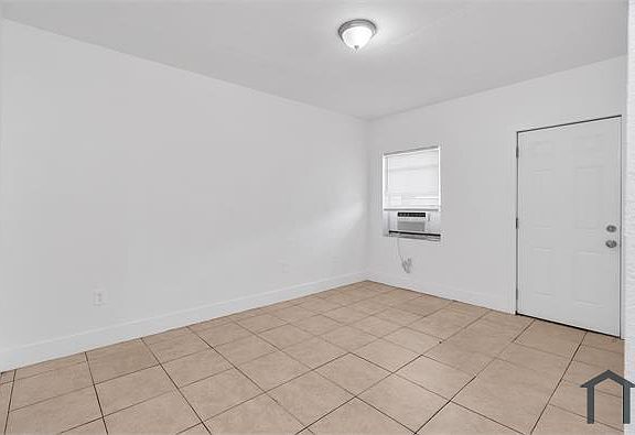 5th image of 2050 Lincoln Ave #2