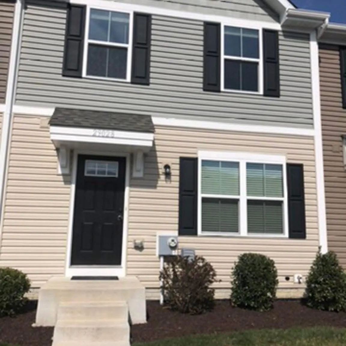 3 bed, 2.5 bath, 1260 sqft, $2,100 — Photo 1