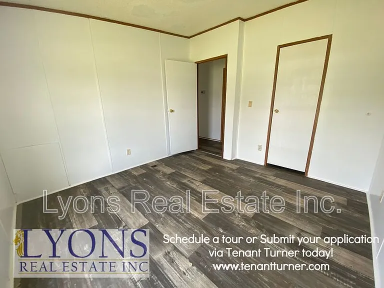 607 Crestview Dr — Photo 8