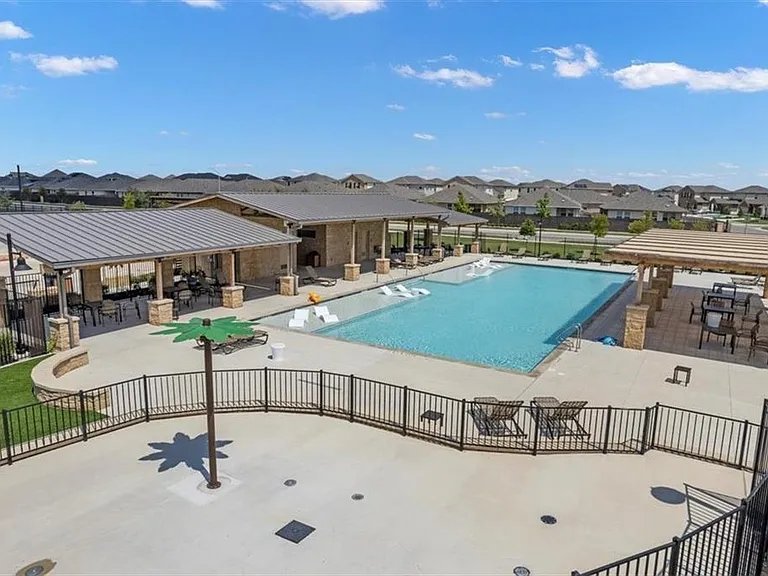 209 Golden Plains Pkwy — Photo 38