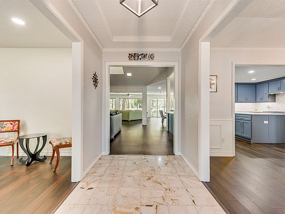 3rd image of 805 Crowley Rd