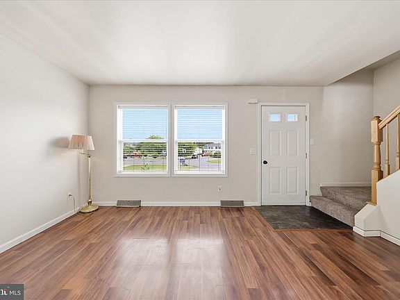 4th image of 8757 Kings Rd