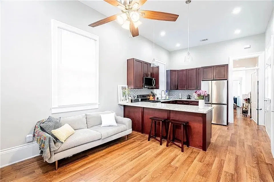 2 bed, 728 sqft, $1,700 — Photo 2
