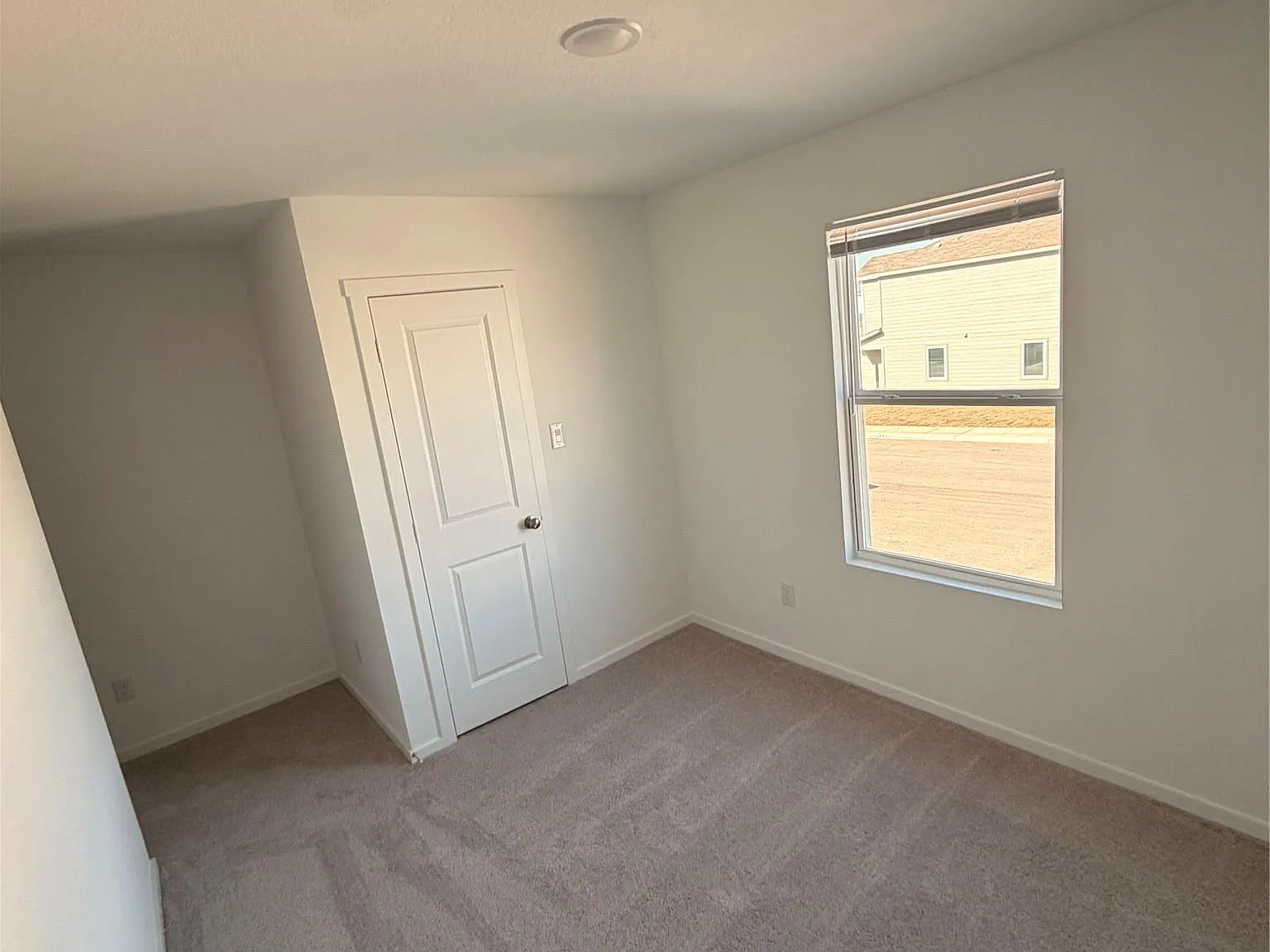 4 bed, 2.5 bath, 1535 sqft, $1,590 — Photo 3