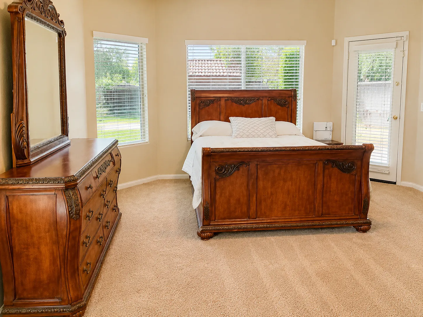 4 bed, 2279 sqft, $1,395 — Photo 2