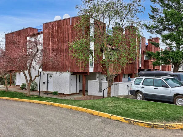 1435 Summit Dr #37, Kamloops, BC V2E 1S4
