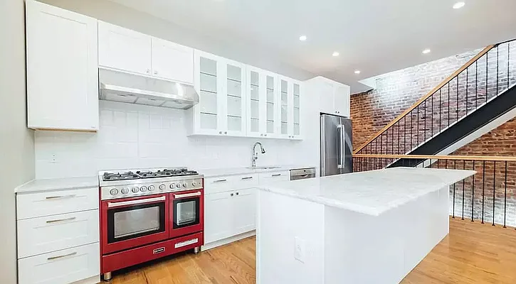 Rented by Hagstrom Management Inc | media 4