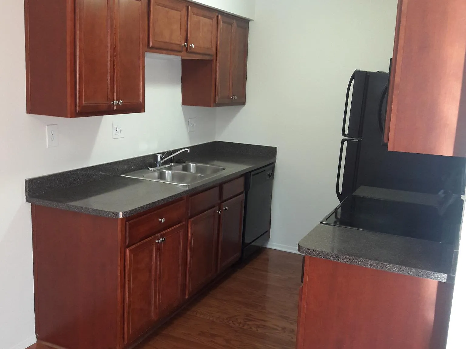 2 bed, 1.5 bath, 1000 sqft, $1,575 — Photo 2