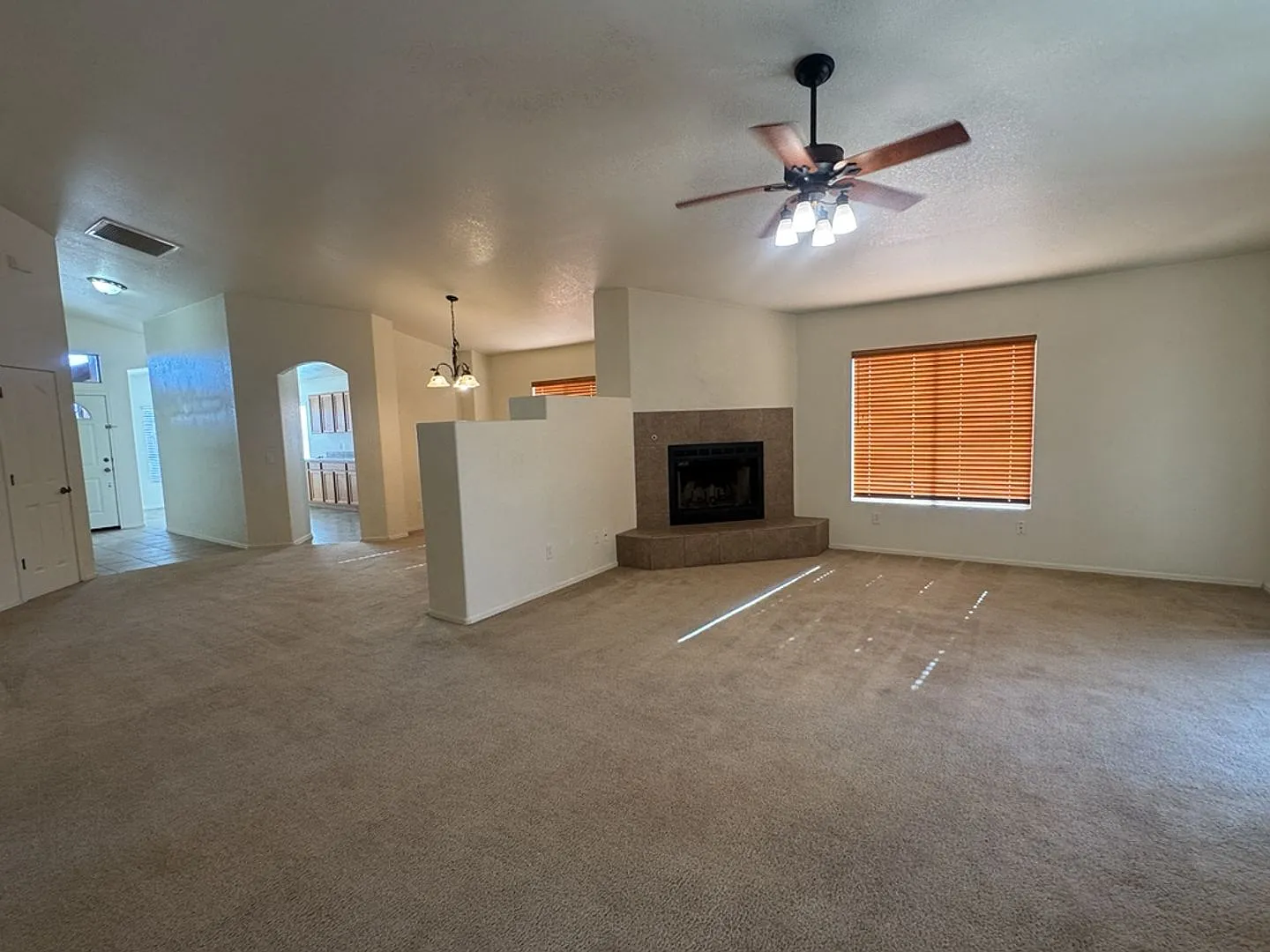 Beautiful 3-Bedroom Home in Chaparral Village! — Photo 4