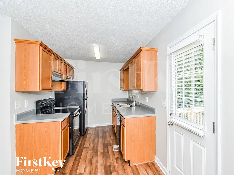 209 Oakwood Pl — Photo 6