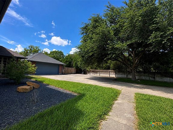 3rd image of 308 Kingwood Forest Dr