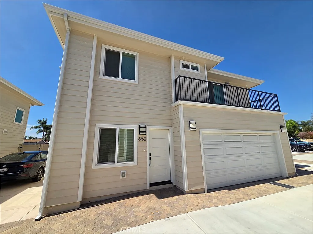 4 bed, 3.0 bath, 1689 sqft, $3,500 — Photo 2