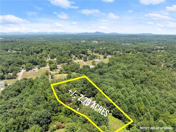 4005 Price Rd, Gainesville, GA 30506