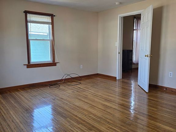 2nd image of 711 W Water St APT 4