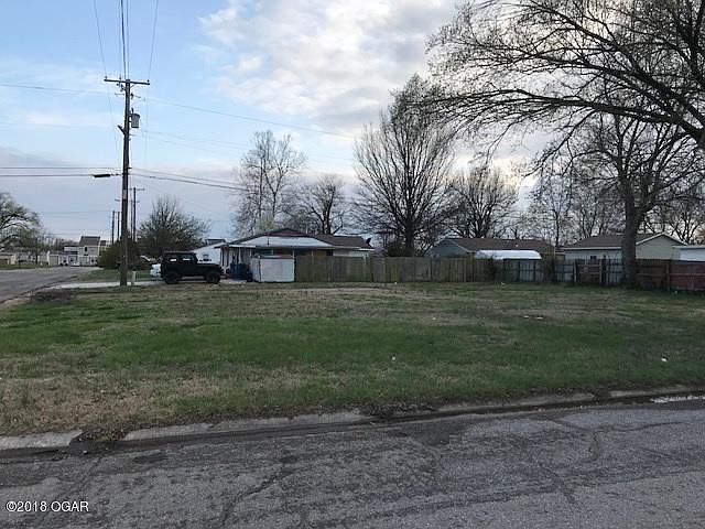 2nd image of 2102 S McCoy Ave