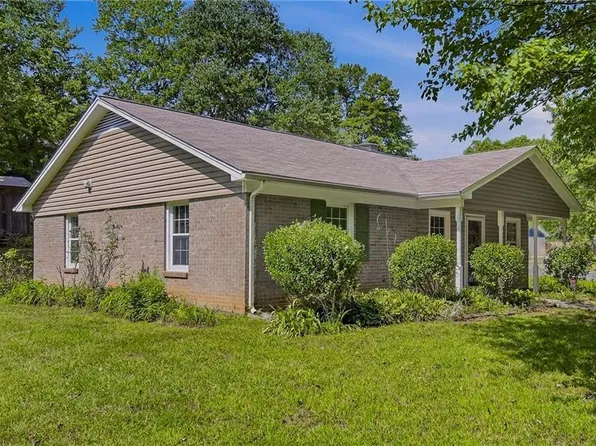 2200 Creekwood Dr, Greensboro, NC 27407