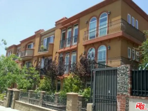 4711 Ambrose Ave Unit 204, Los Angeles, CA 90027