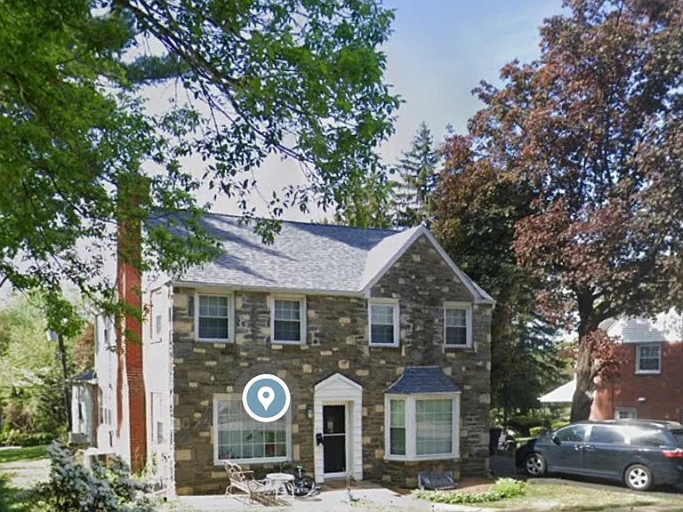 124 Kingston Rd — Photo 1