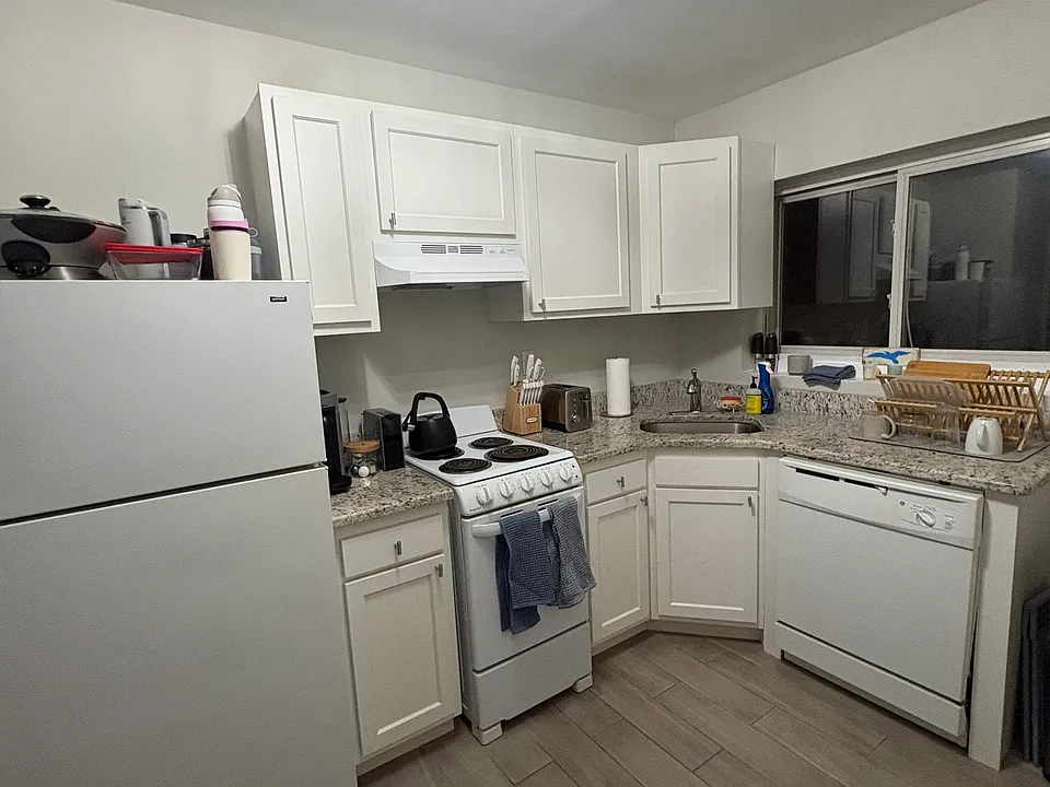 63 Selkirk Rd #8